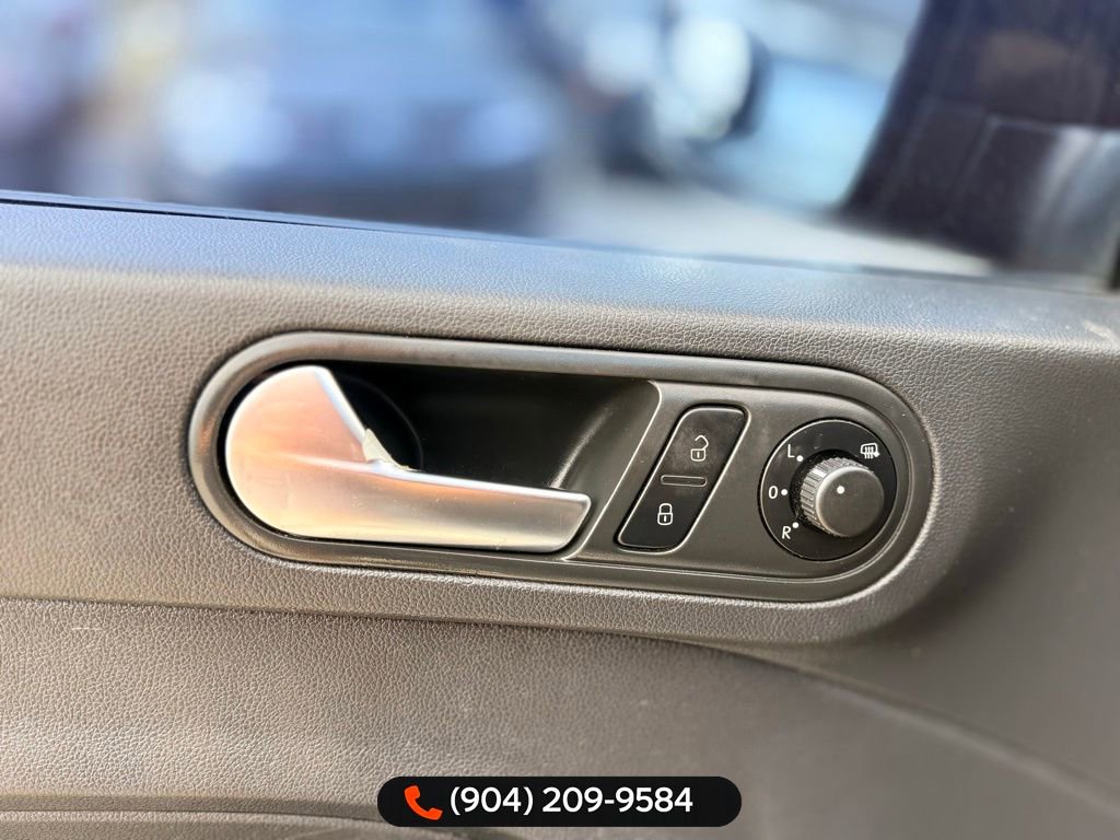 Used 2014 Volkswagen Beetle 2.5 image 13