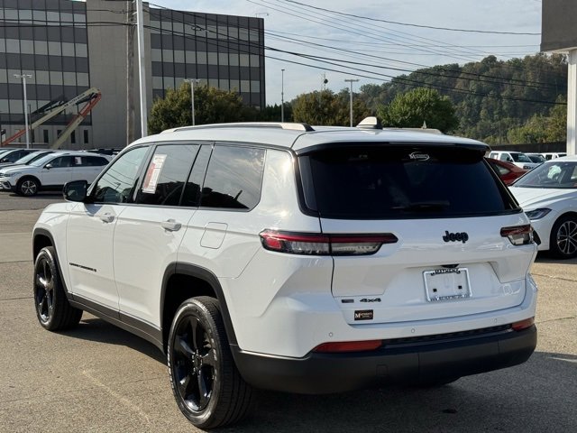 Used 2023 Jeep Grand Cherokee L Altitude image 3