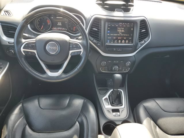 Used 2016 Jeep Cherokee Overland FWD image 12