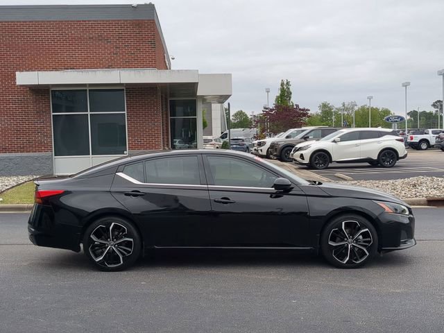 Used 2023 Nissan Altima 2.5 SR w/ SR Premium Package FWD image 2