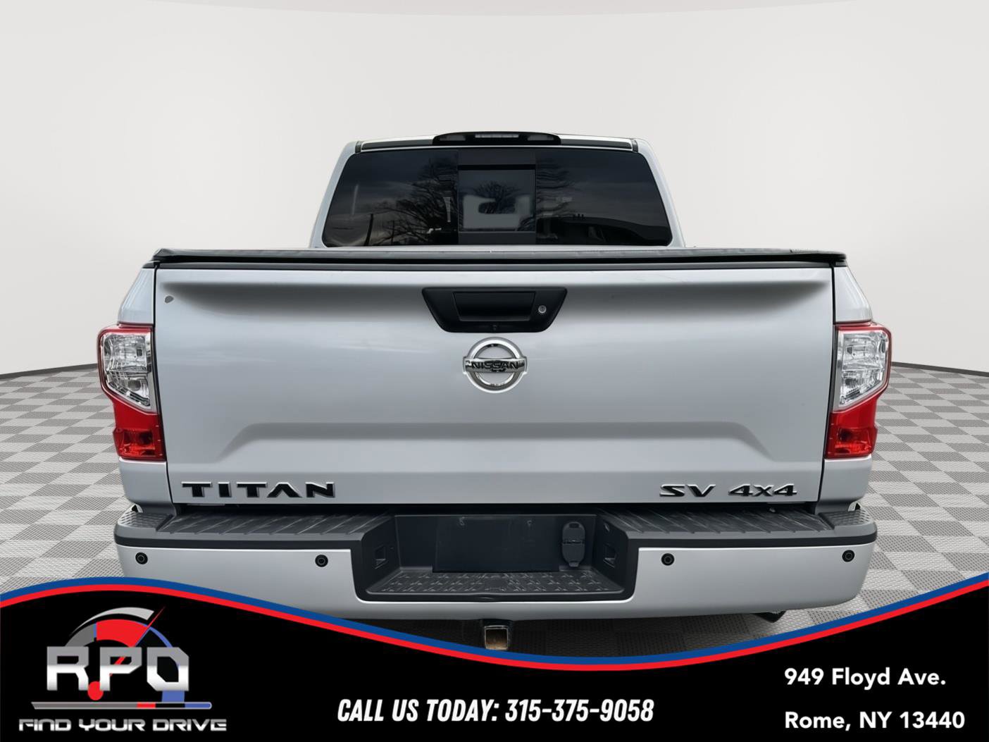 Used 2018 Nissan Titan SV w/ SV Convenience Package image 4