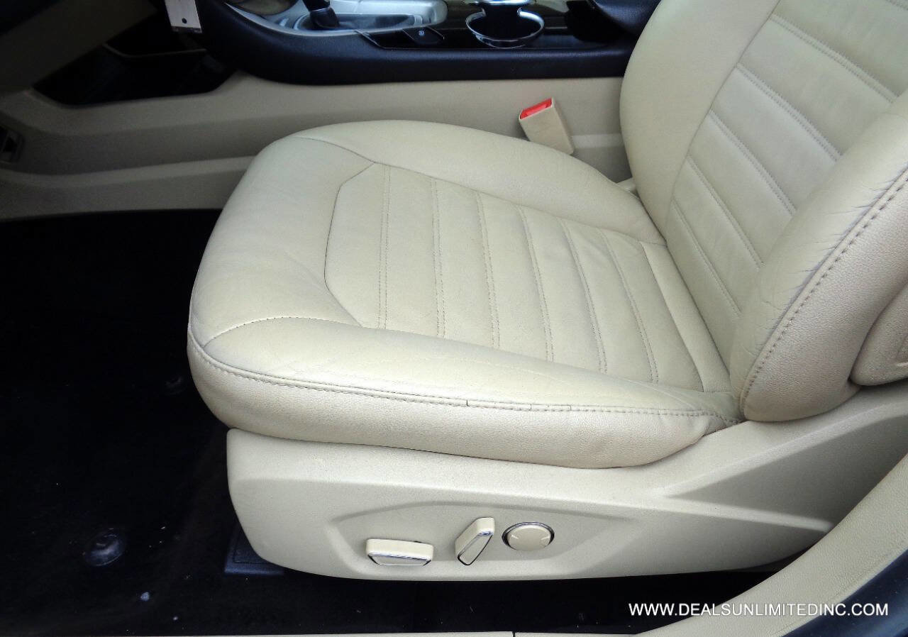 Used 2014 Ford Fusion SE w/ Equipment Group 202A FWD image 8