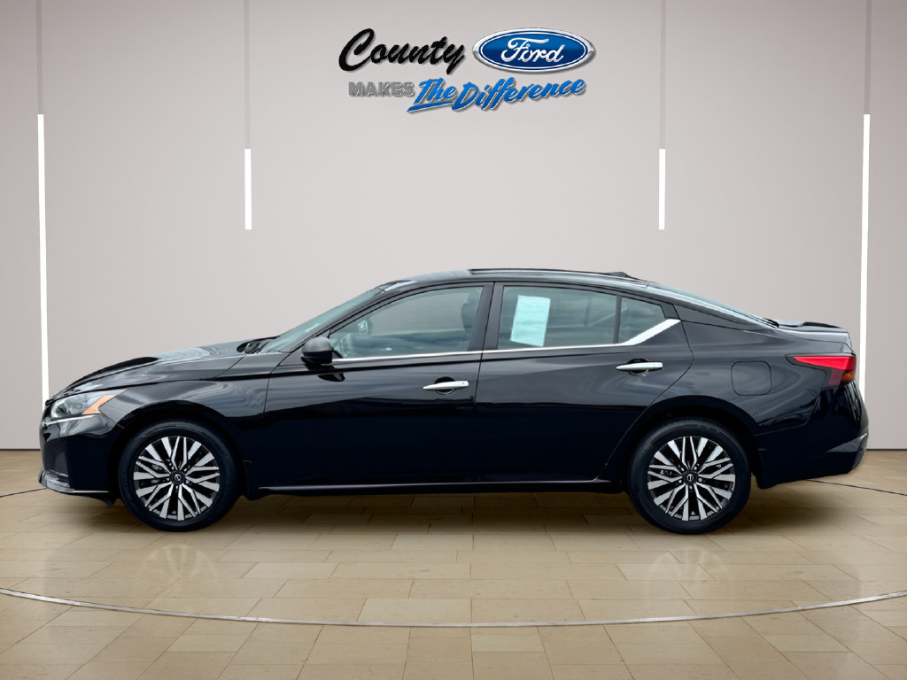 Used 2024 Nissan Altima 2.5 SV AWD/4WD image 3
