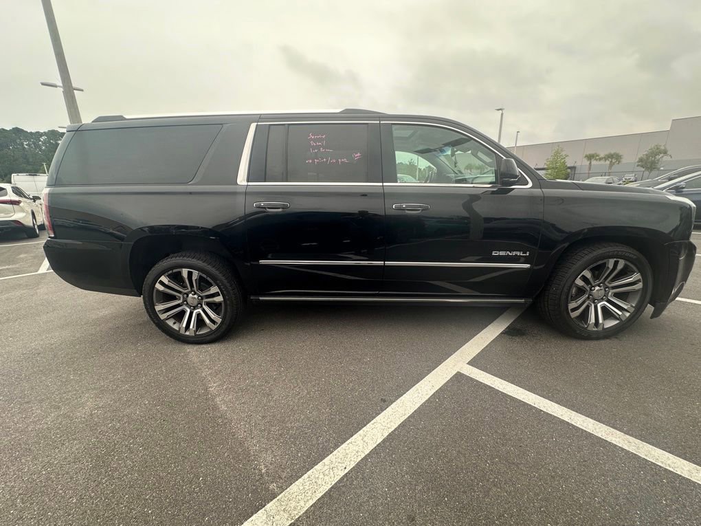 Used 2019 GMC Yukon XL Denali w/ Denali Ultimate Package AWD/4WD image 2