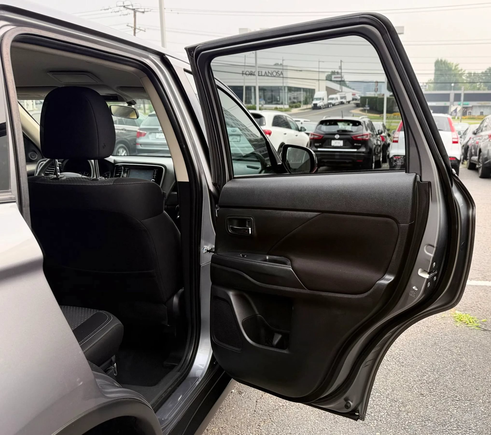 Used 2020 Mitsubishi Outlander ES FWD image 29