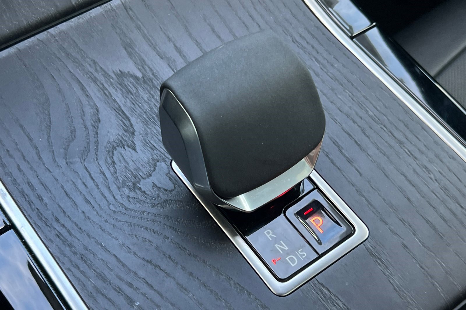 Used 2024 Land Rover Range Rover Evoque Dynamic SE image 23