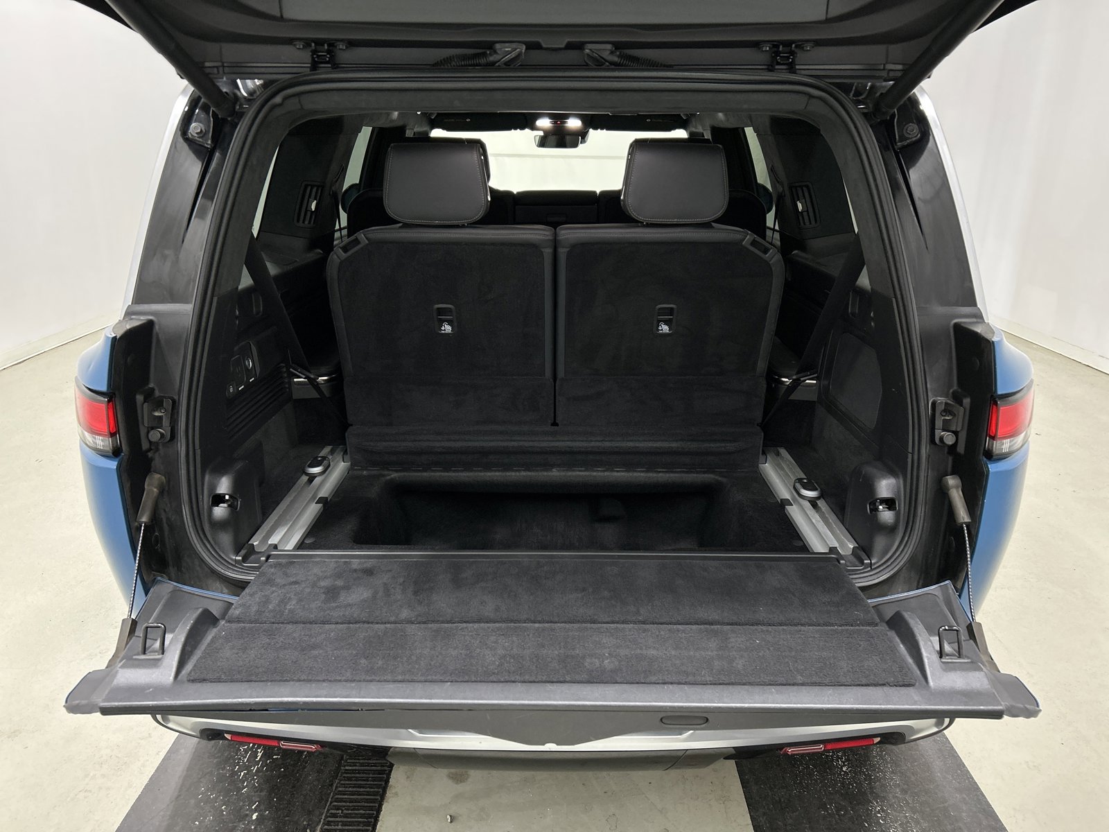 Used 2023 Rivian R1S Adventure AWD/4WD image 15