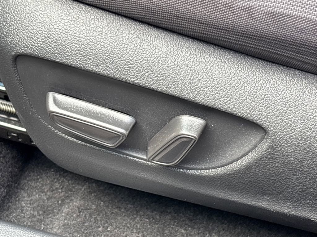 Used 2023 Toyota Highlander LE image 39