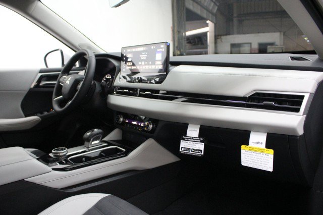 New 2026 Mitsubishi Outlander SE AWD/4WD image 17