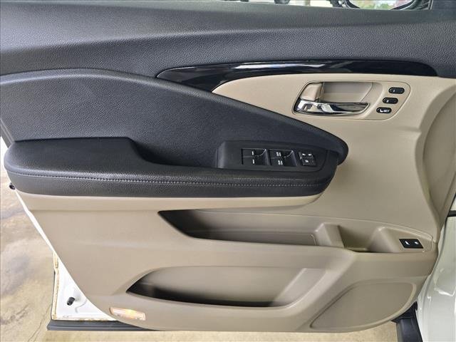 Used 2017 Honda Pilot Touring image 9