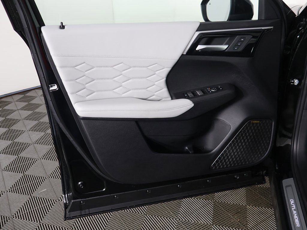 New 2025 Mitsubishi Outlander SEL image 29