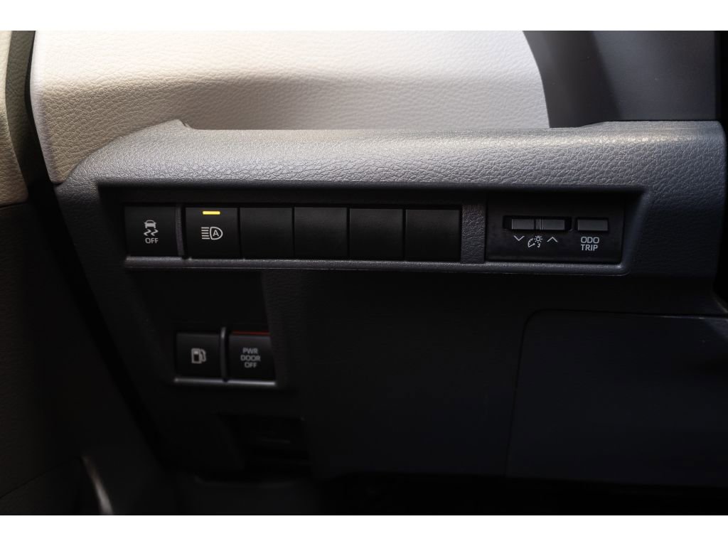 Used 2022 Toyota Sienna Limited FWD image 27