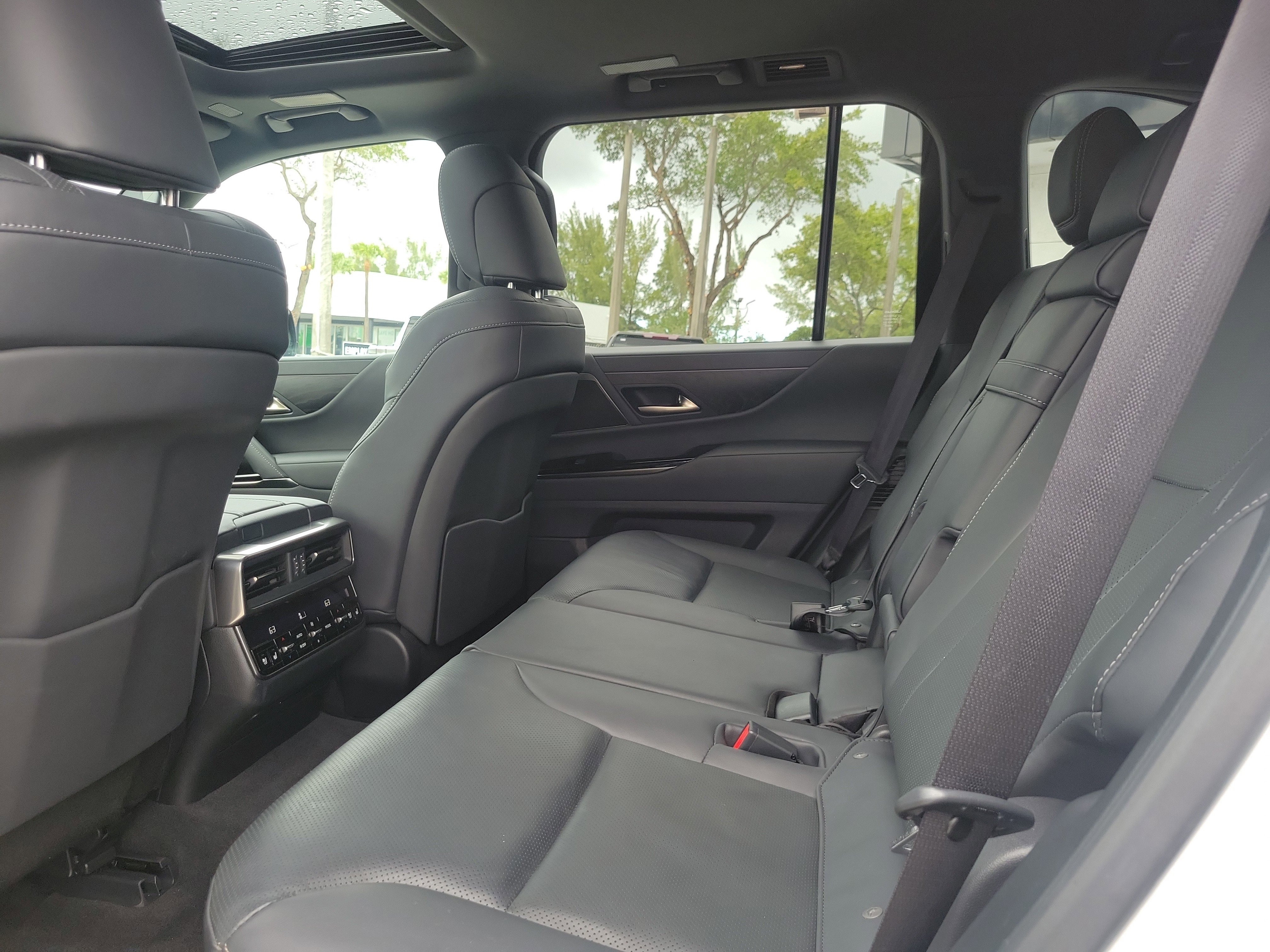 Used 2024 Lexus LX 600 LX 600 Premium 4WD image 15