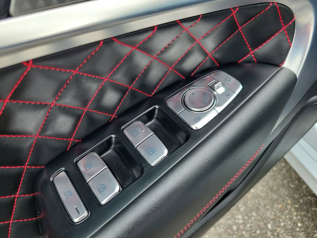 Used 2022 Genesis G70 3.3T RWD image 22