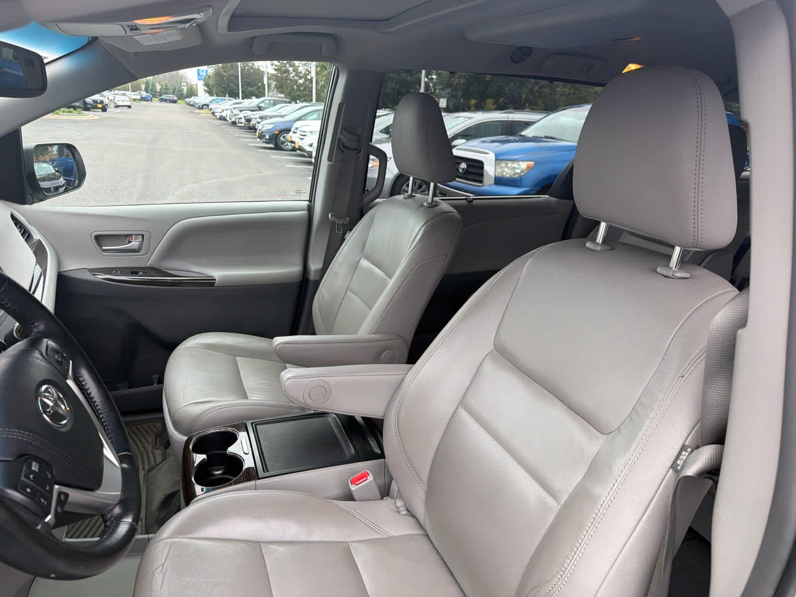 Used 2015 Toyota Sienna XLE Premium AWD/4WD image 23