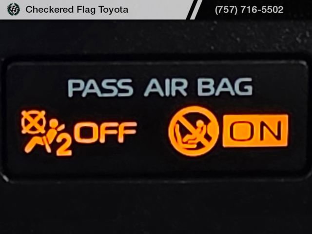 Used 2025 Toyota Camry SE w/ Convenience Package image 39