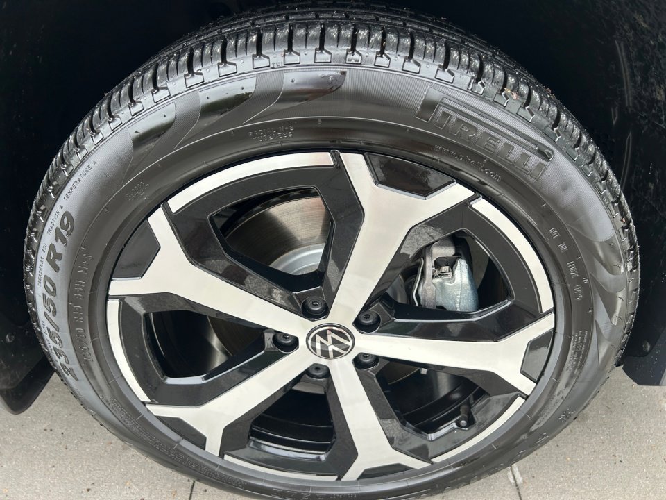 Certified 2025 Volkswagen Tiguan SE AWD/4WD image 25