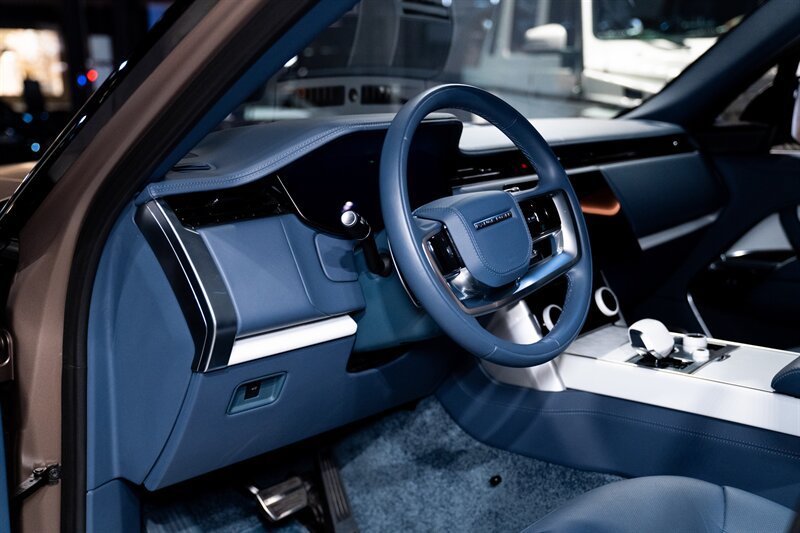 Used 2023 Land Rover Range Rover SV AWD/4WD image 17