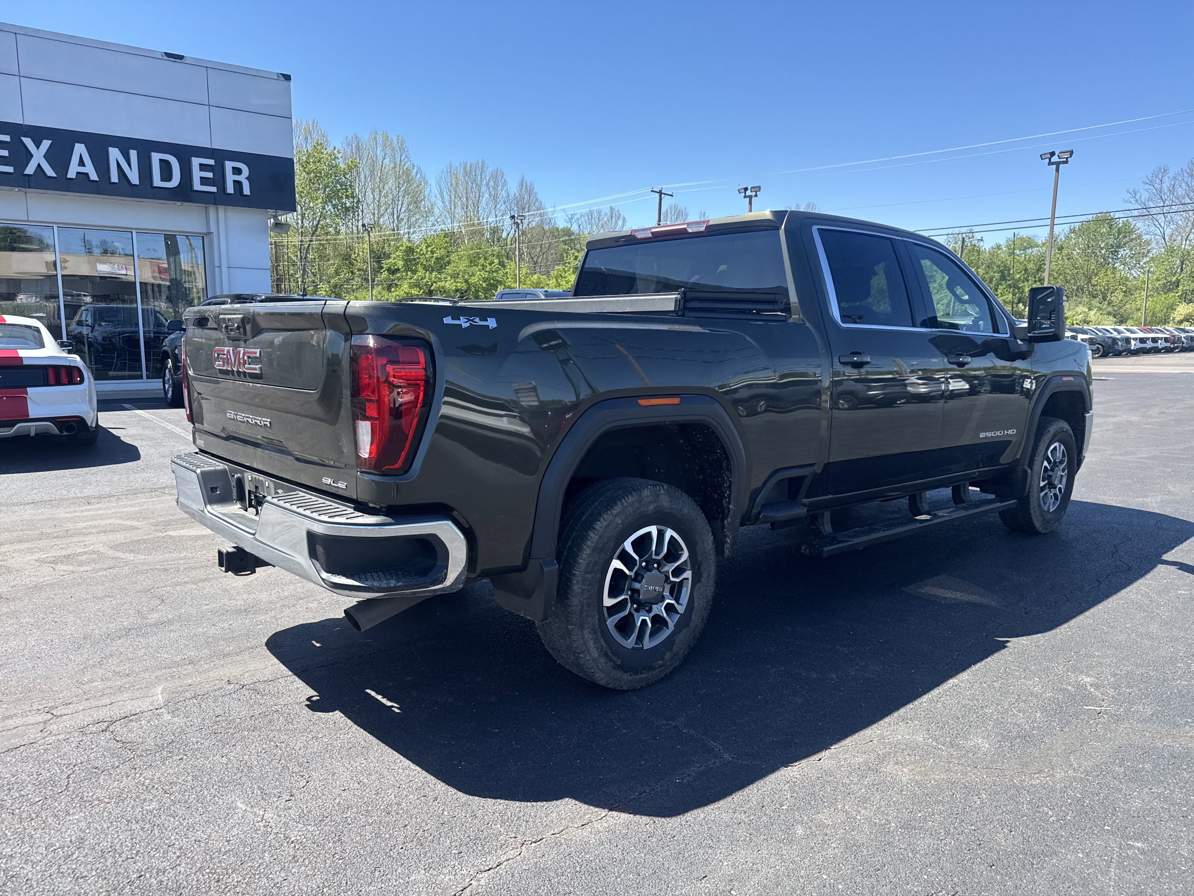 Used 2022 GMC Sierra 2500 SLE w/ SLE Value Package; AWD/4WD video 3