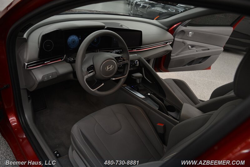 Used 2024 Hyundai Elantra SEL FWD image 12