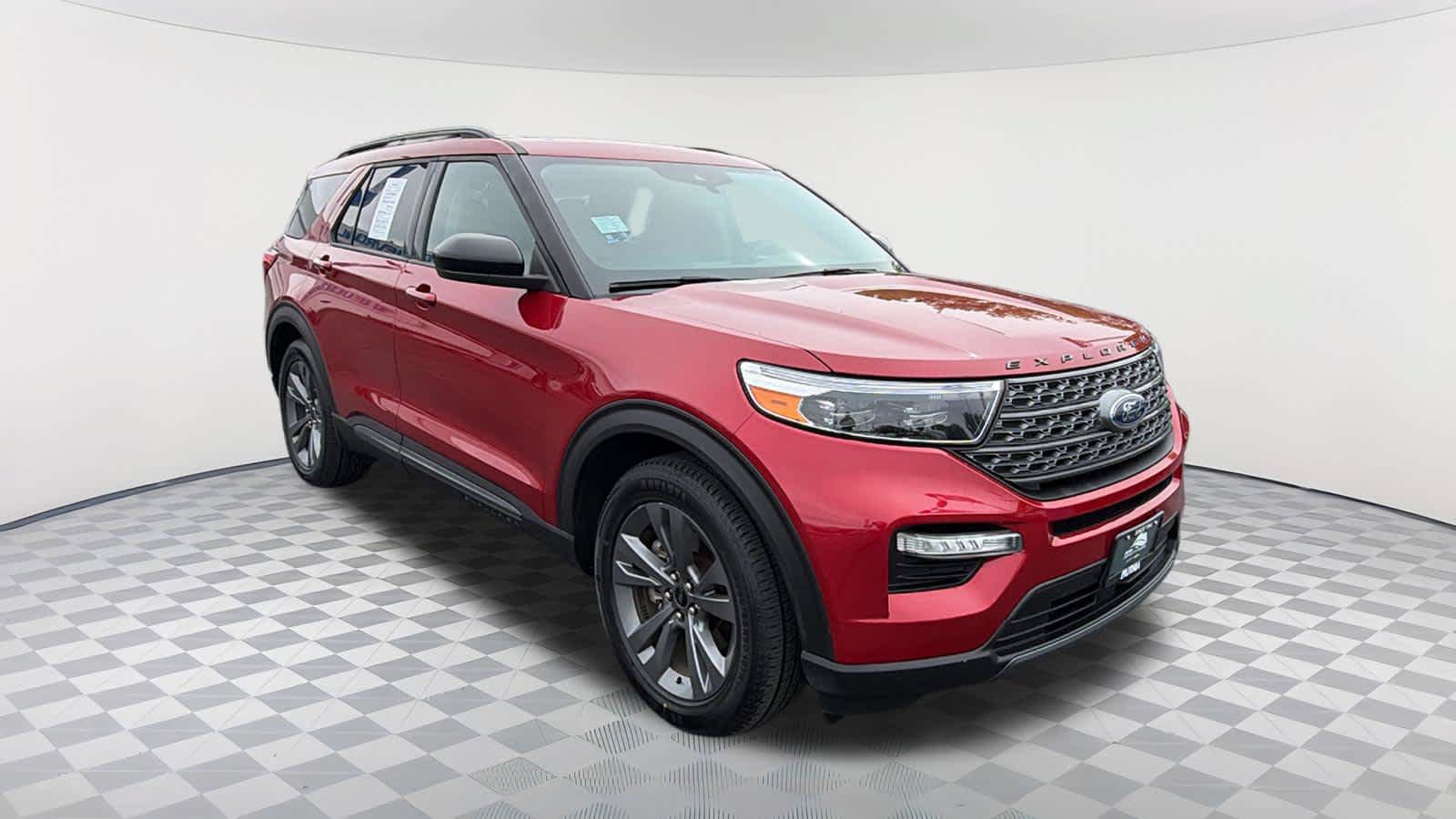 Used 2022 Ford Explorer XLT w/ Equipment Group 202A RWD image 3