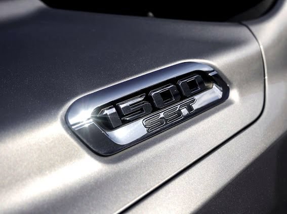 Used 2025 RAM 1500 Laramie AWD/4WD image 9