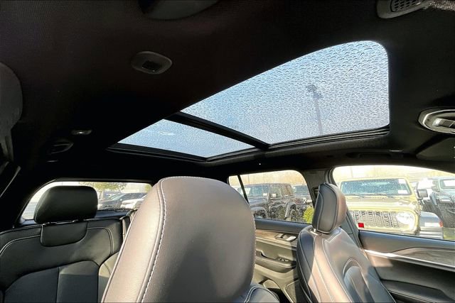 New 2025 Jeep Grand Cherokee Limited w/ Black Appearance Package image 25