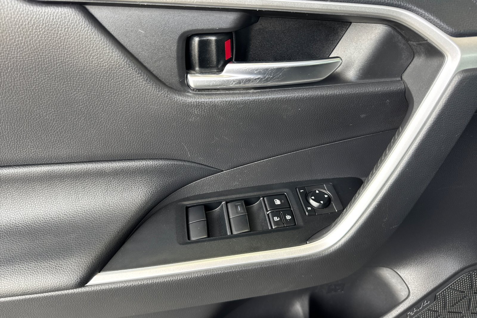 Certified 2021 Toyota RAV4 XLE AWD/4WD image 10