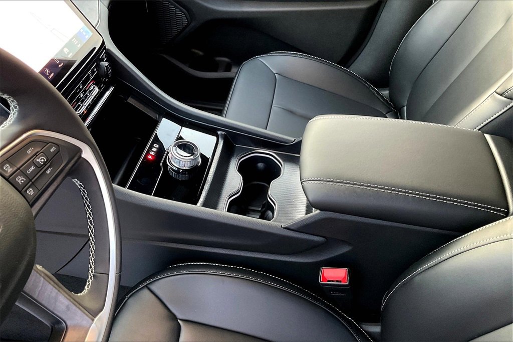 New 2025 Jeep Grand Cherokee Limited w/ Black Appearance Package image 8