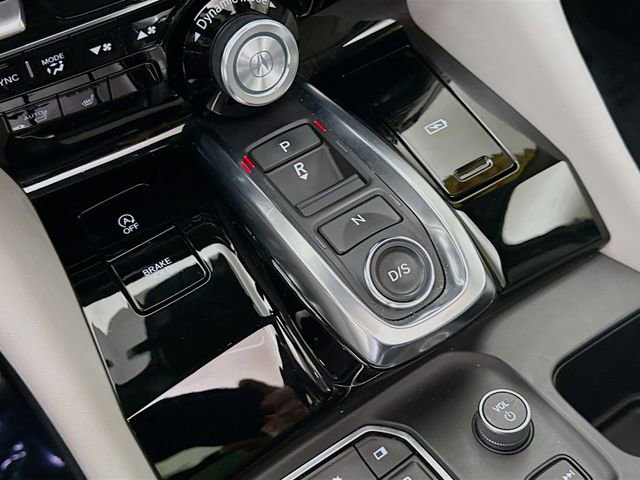 Used 2024 Acura MDX SH-AWD w/ Technology Package image 17