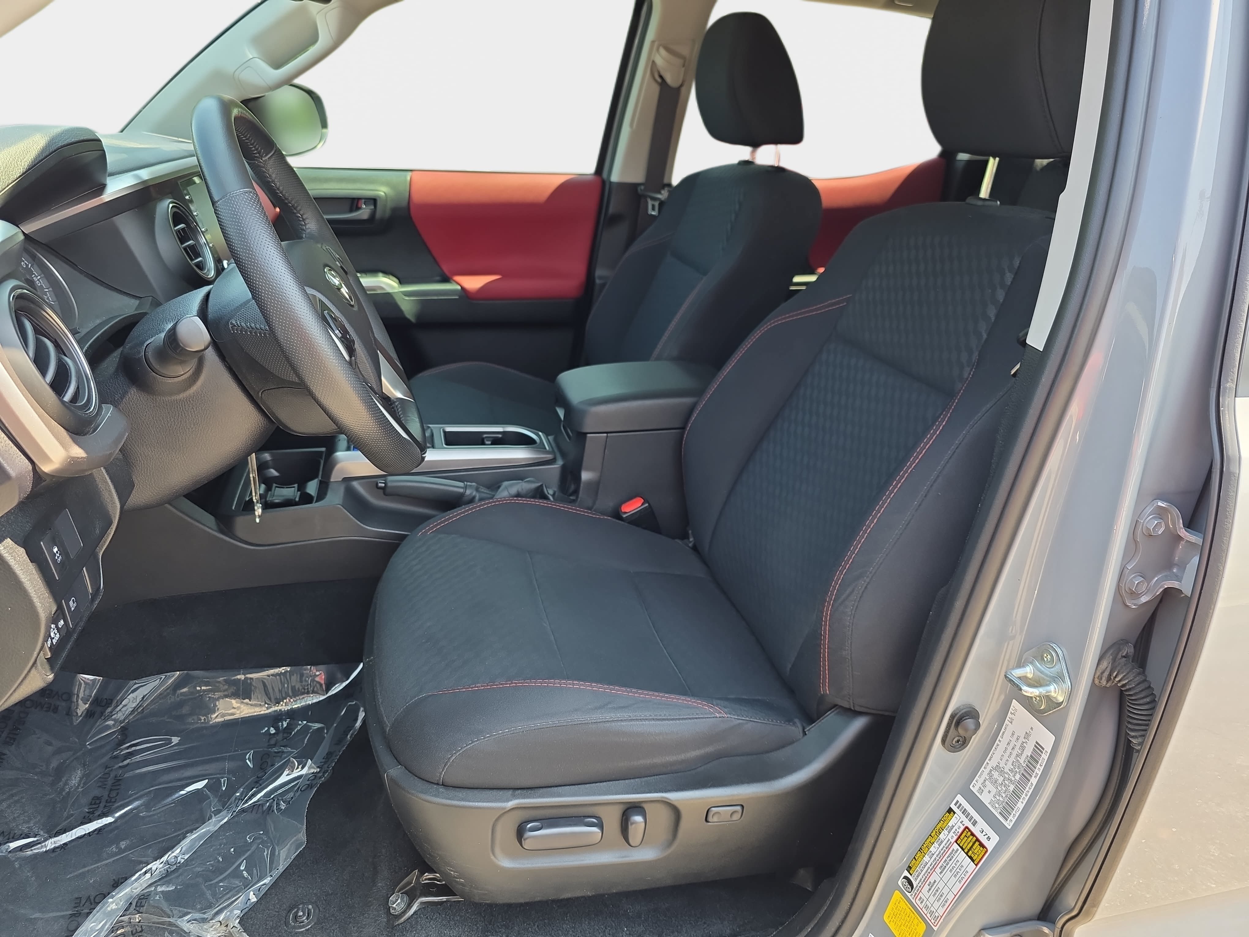 Used 2021 Toyota Tacoma SR5 AWD/4WD image 12