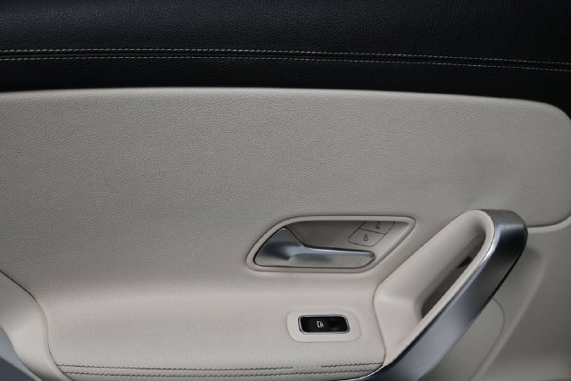 Used 2022 Mercedes-Benz CLA 250 4MATIC image 11