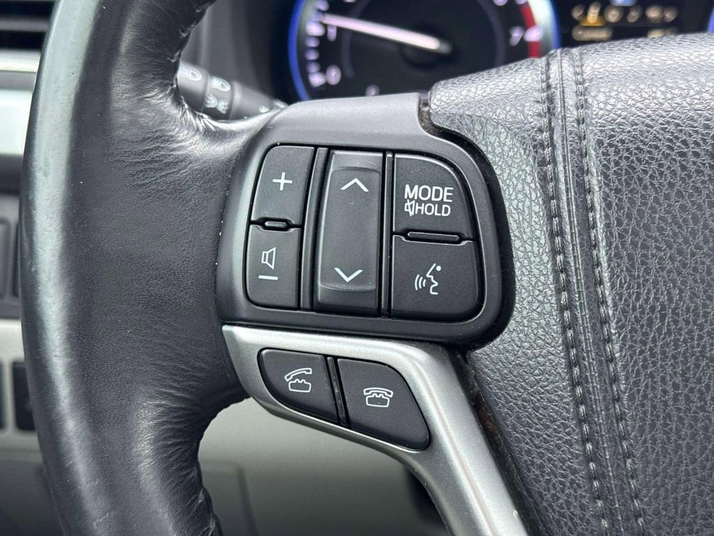 Used 2015 Toyota Highlander Limited Platinum image 25