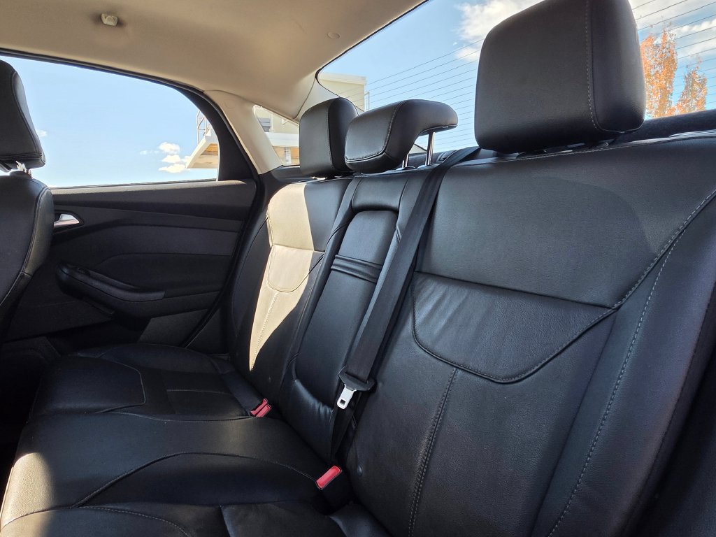 Used 2015 Ford Focus SE w/ Equipment Group 201A FWD image 17
