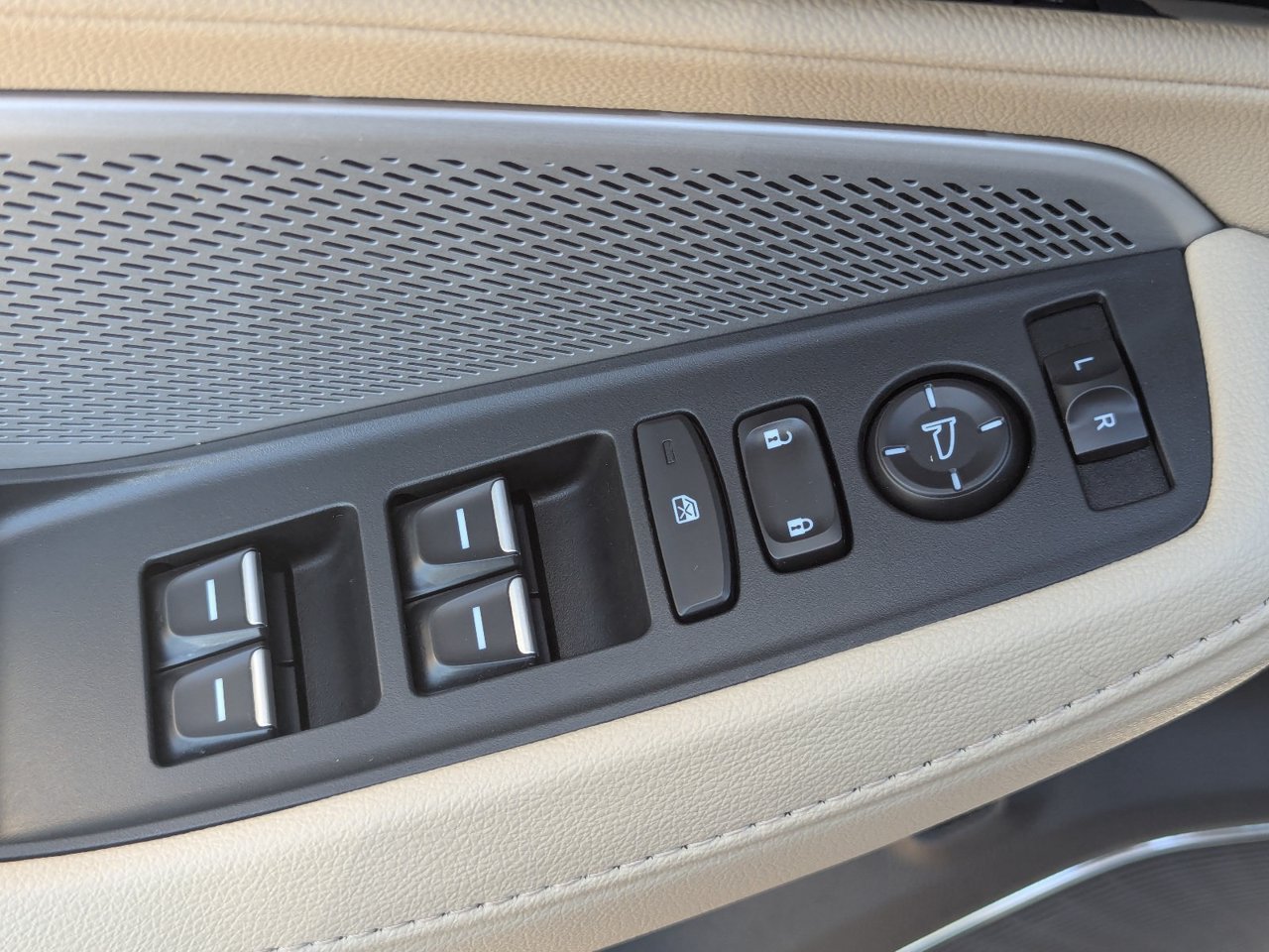 Certified 2025 Acura MDX FWD image 21