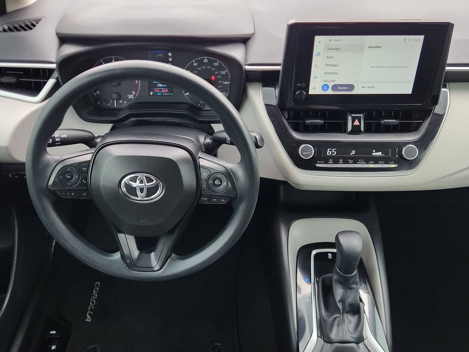 Used 2025 Toyota Corolla LE FWD image 31