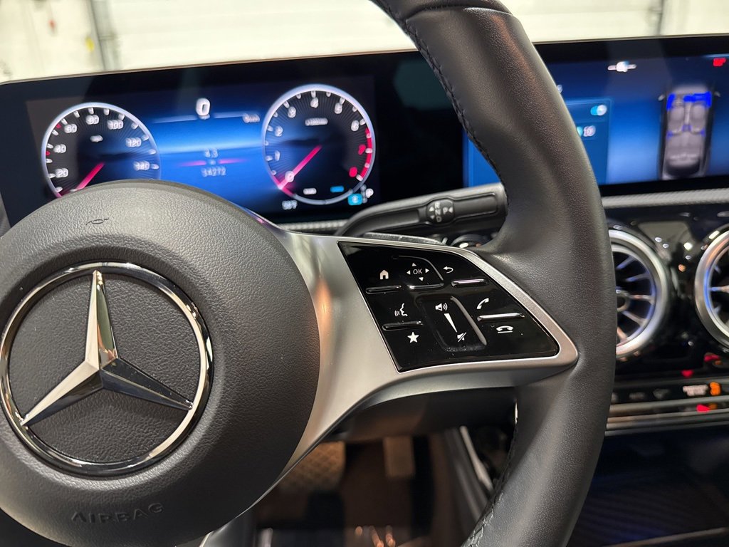 Used 2025 Mercedes-Benz CLA 250 4MATIC w/ Exclusive Package image 29