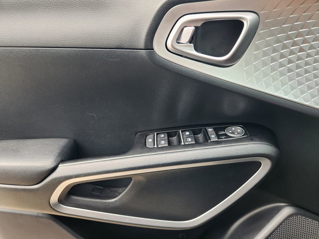 Certified 2025 Kia Soul LX FWD image 26