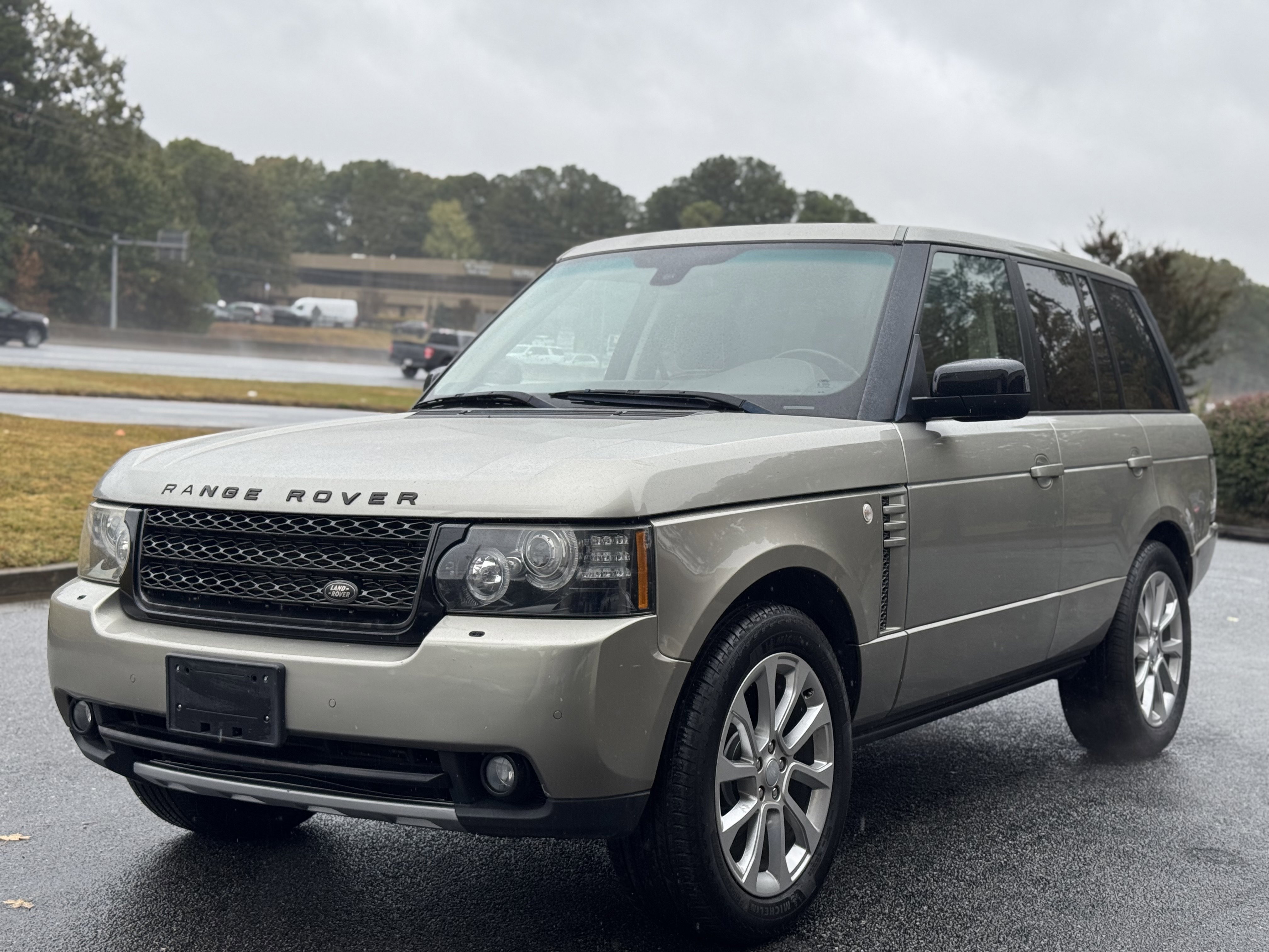 Used 2012 Land Rover Range Rover HSE image 2