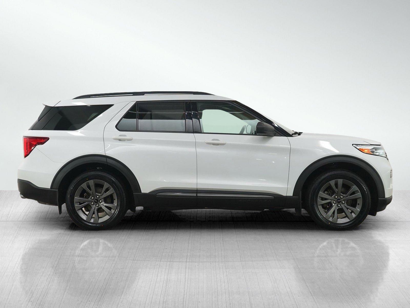 Used 2021 Ford Explorer XLT w/ XLT Sport Appearance Package image 6