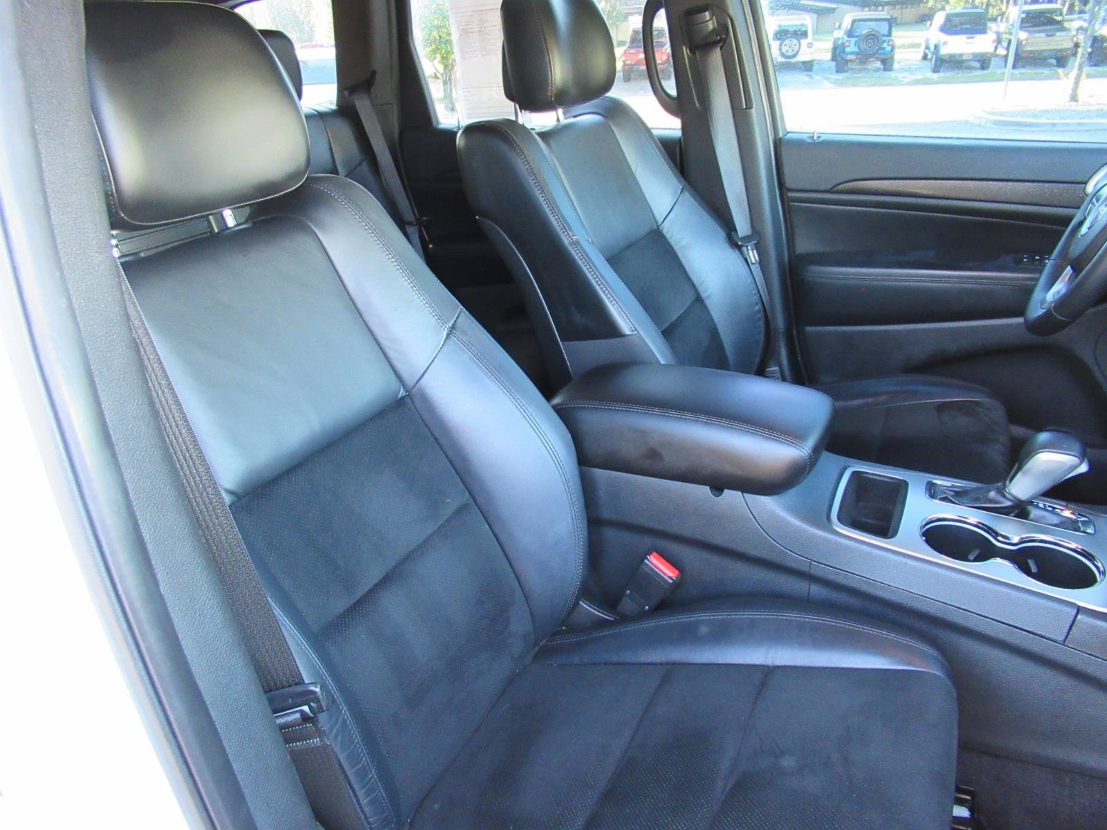 Used 2018 Jeep Grand Cherokee Altitude RWD image 9