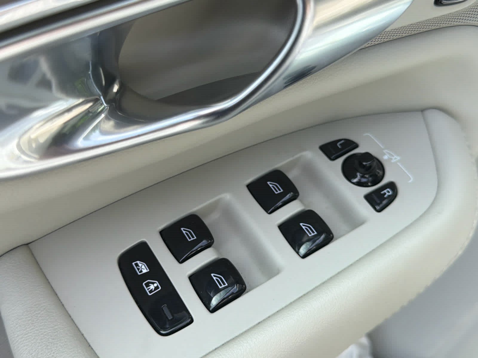 Certified 2023 Volvo XC90 B6 Plus w/ Protection Package Premier AWD/4WD image 24