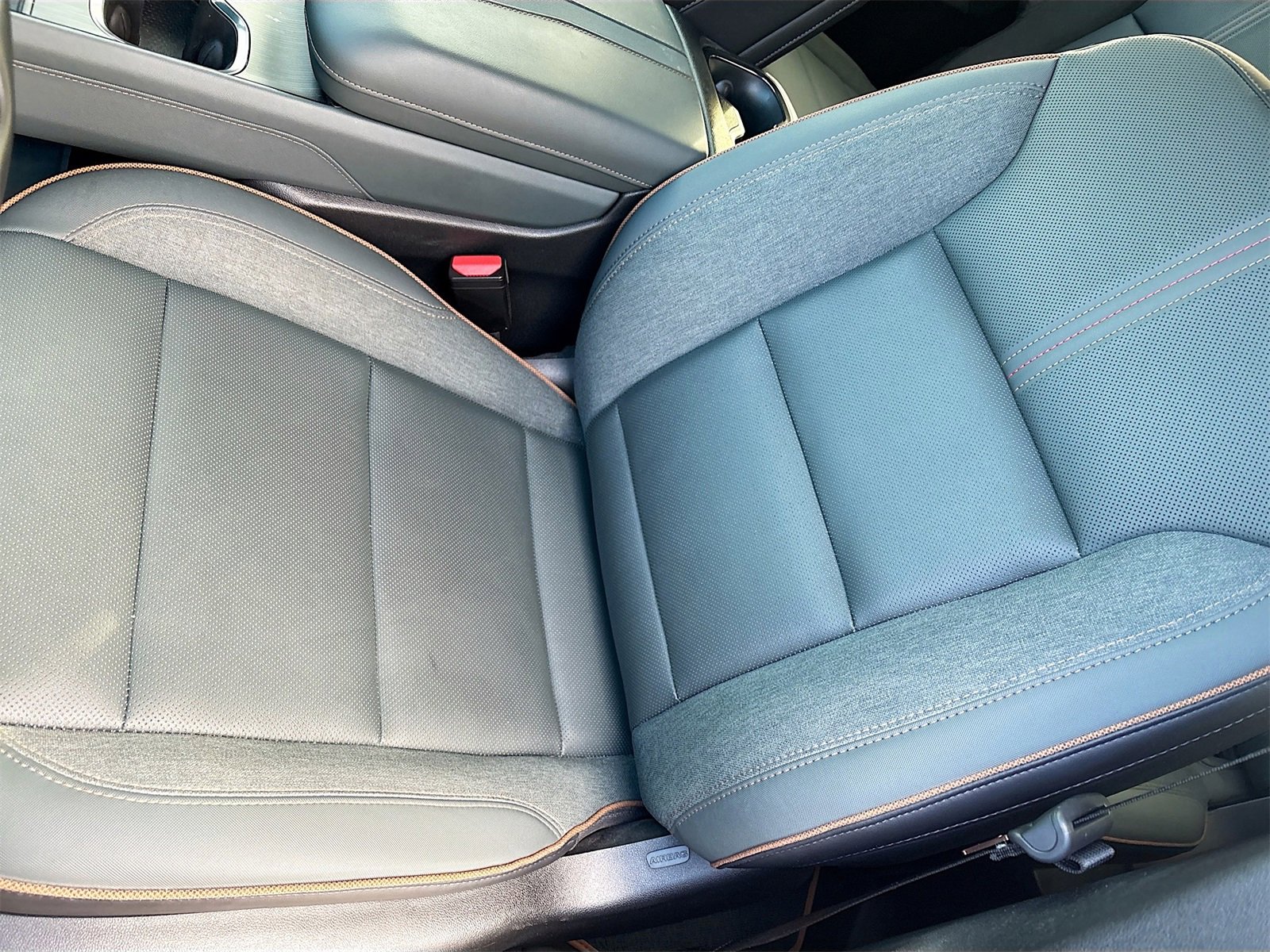 Used 2025 GMC Acadia AT4 image 20