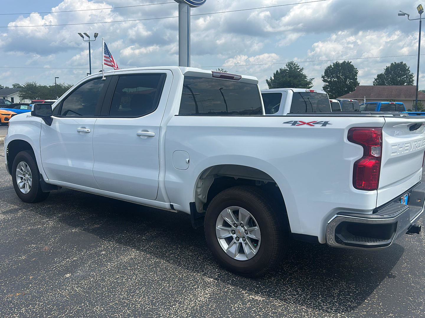 Used 2025 Chevrolet Silverado 1500 LT AWD/4WD image 8