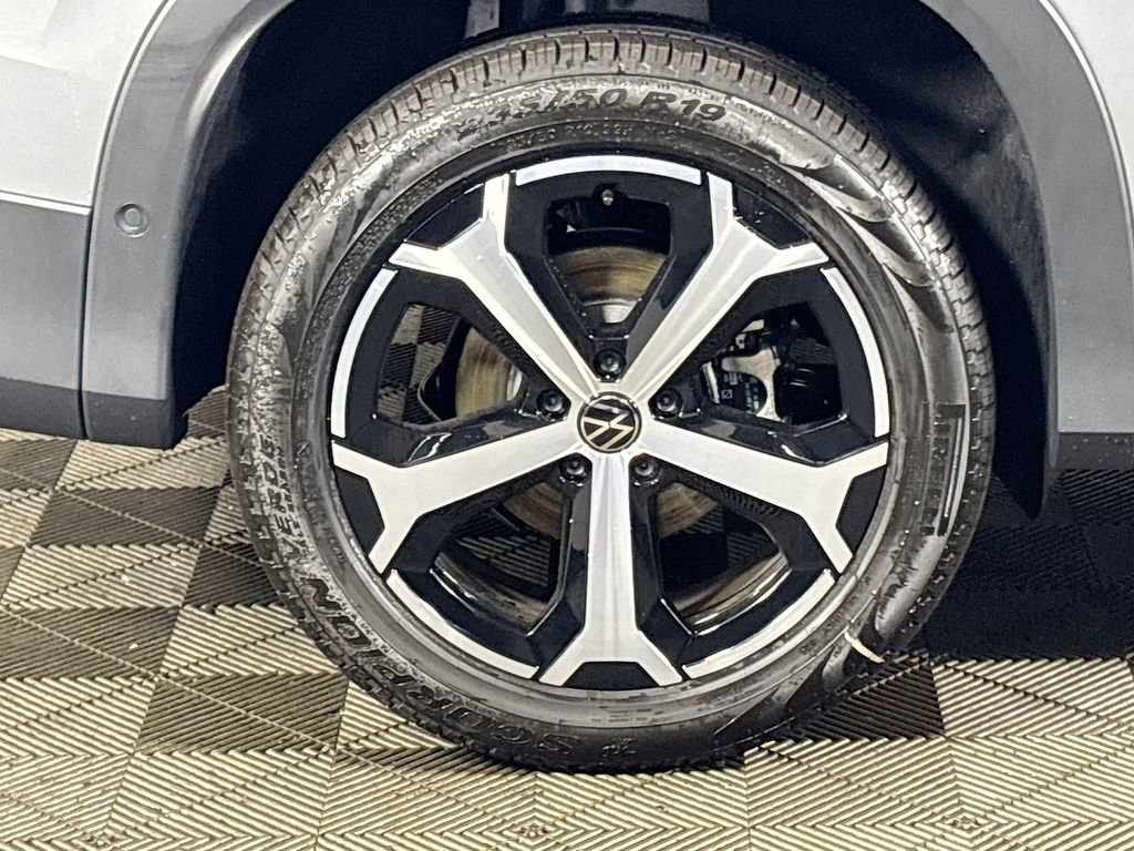 New 2025 Volkswagen Tiguan SE image 21