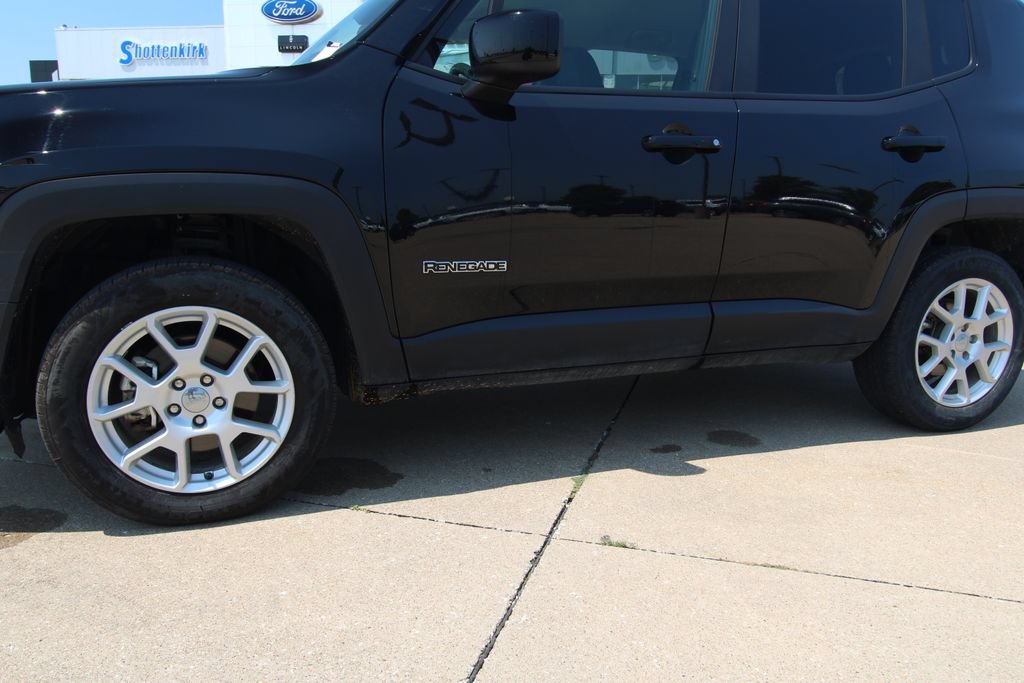 Used 2021 Jeep Renegade Latitude w/ Luxury Group I AWD/4WD image 10