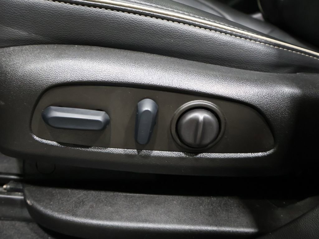 Used 2022 GMC Acadia Denali w/ GMC Pro Grade Package image 13