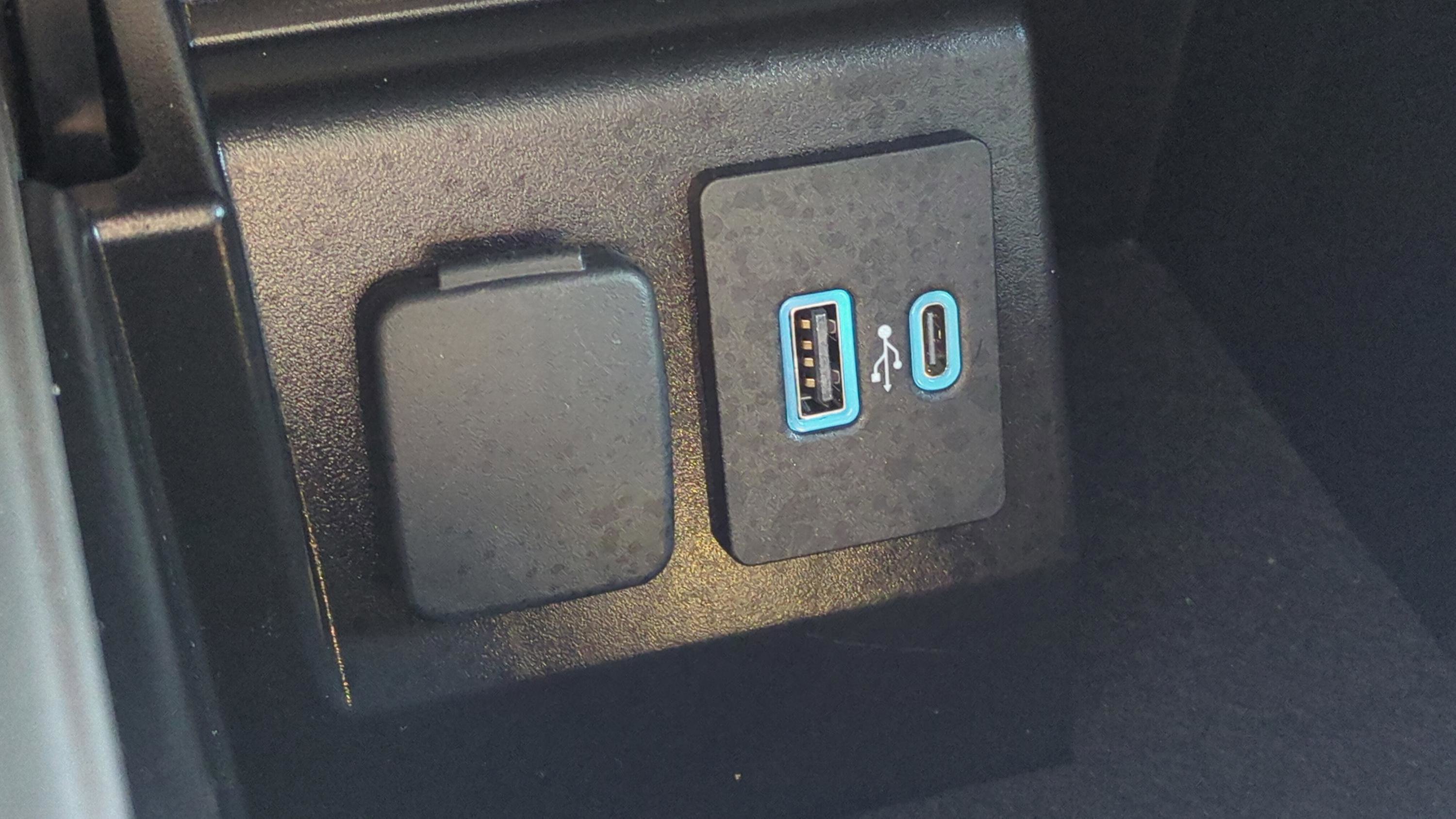 Used 2024 Ford Explorer ST w/ Equipment Group 401A image 19