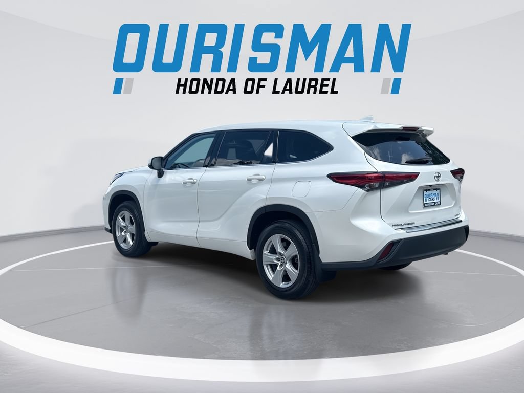 Used 2021 Toyota Highlander LE AWD/4WD image 6