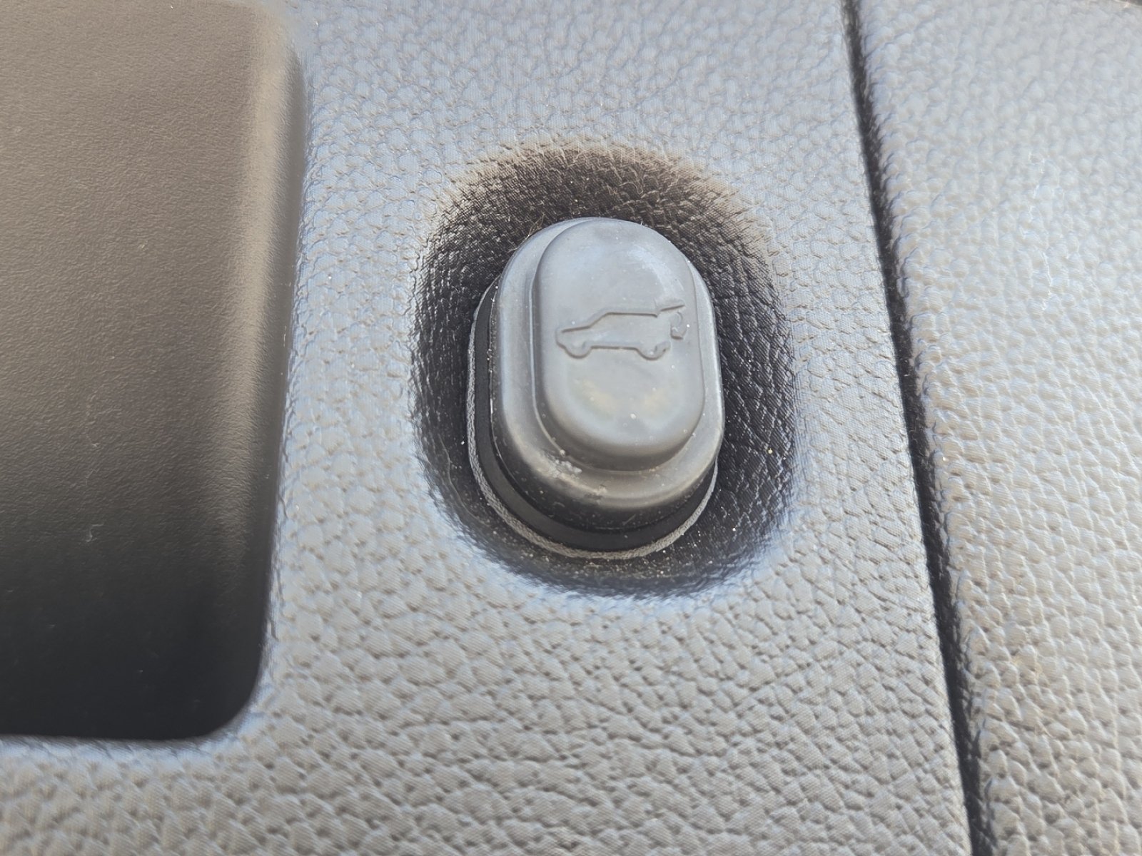Used 2019 Chevrolet Tahoe Premier w/ Premier Plus Edition AWD/4WD image 23